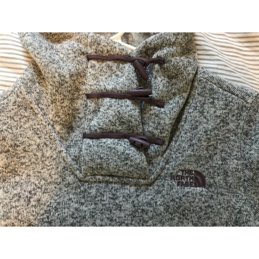 Women’s Gray/White Gradient North Face Pullover
